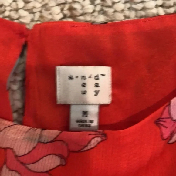 𝅺A. New. Day red flower dress size medium - Picture 7 of 12